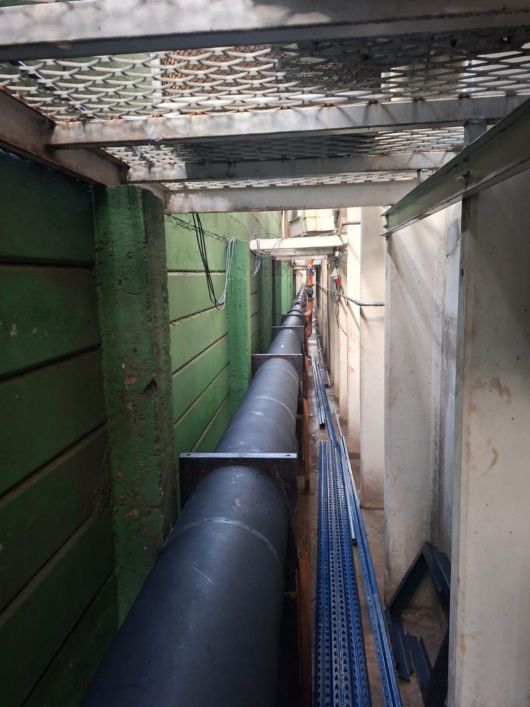 Isolamento de linha de água gelada